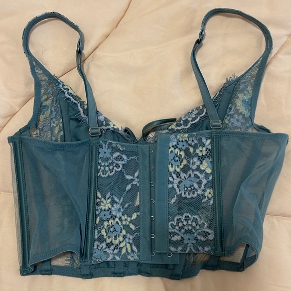 victoria’s secret sexy lace corset - Picture 2 of 2